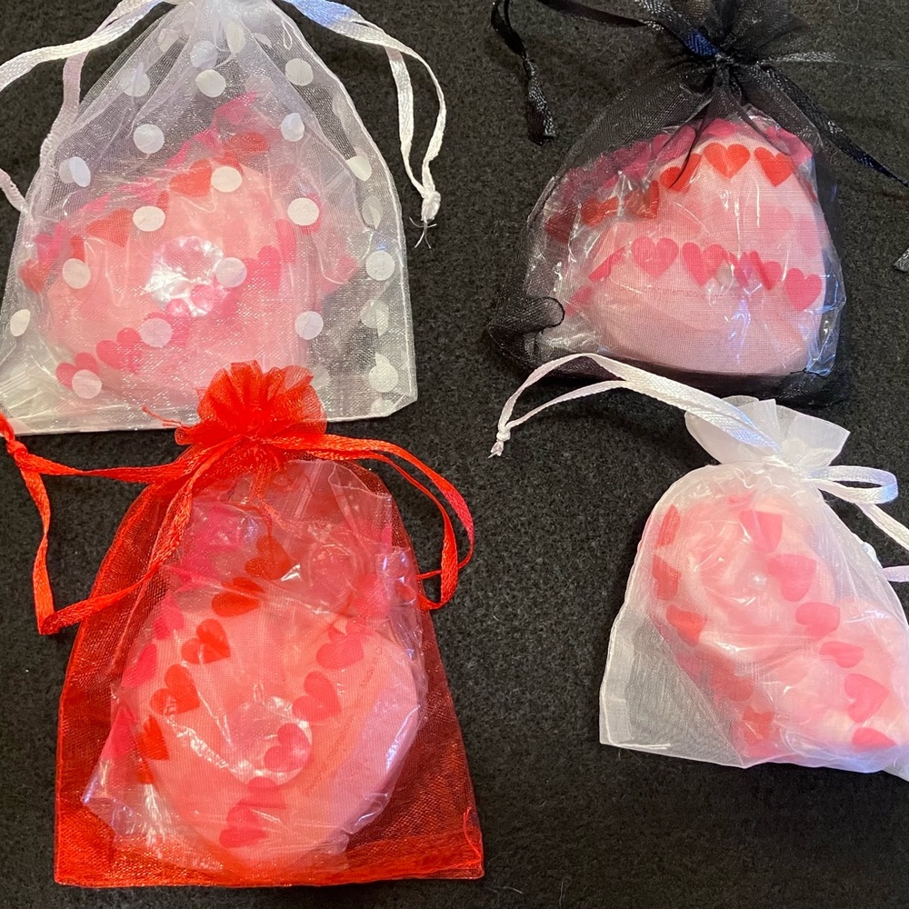 SPING SALE❣️ 4 SETS OF BUNDLES❣️ Handmade Organic Diamond/Pearl 💎Heart💞Soap🧼 - Picture 3 of 3